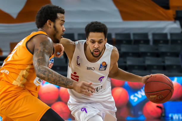 同样表现出 同样表现出