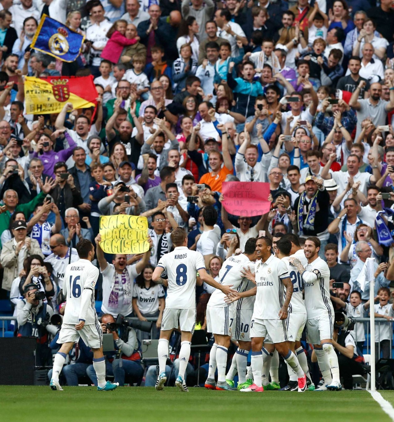 新加坡世界泳联世锦赛：马尔尚、麦金托什分获男女最佳游泳运动员奖