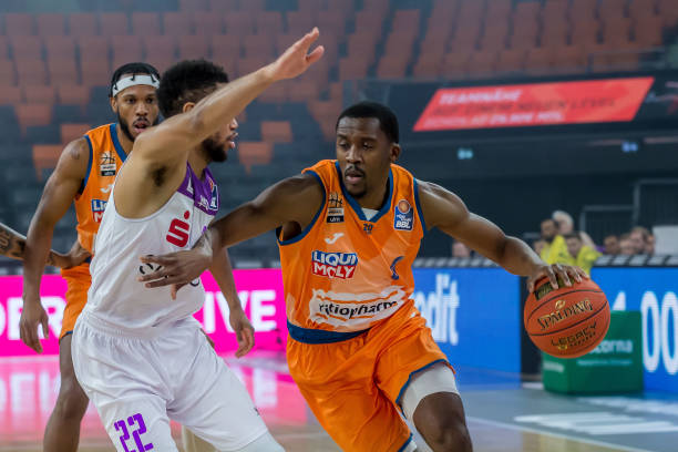 官方：西汉姆后卫阿格德转会加盟马赛