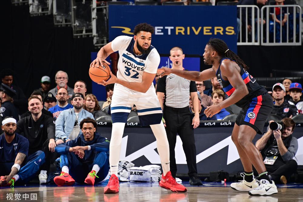 体育2023F1拉斯维加斯站：维斯塔潘夺冠 勒克莱尔亚军