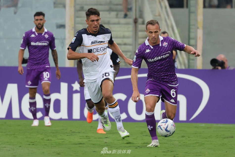 C罗亚冠二级首秀数据：登场45分钟送助攻，2次射门全部射偏（C罗亚冠二级首秀表现：出场45分钟送助攻，2次射门均偏出）