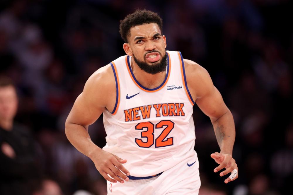 C罗亚冠二级首秀数据：登场45分钟送助攻，2次射门全部射偏（C罗亚冠二级首秀表现：出场45分钟送助攻，2次射门均偏出）